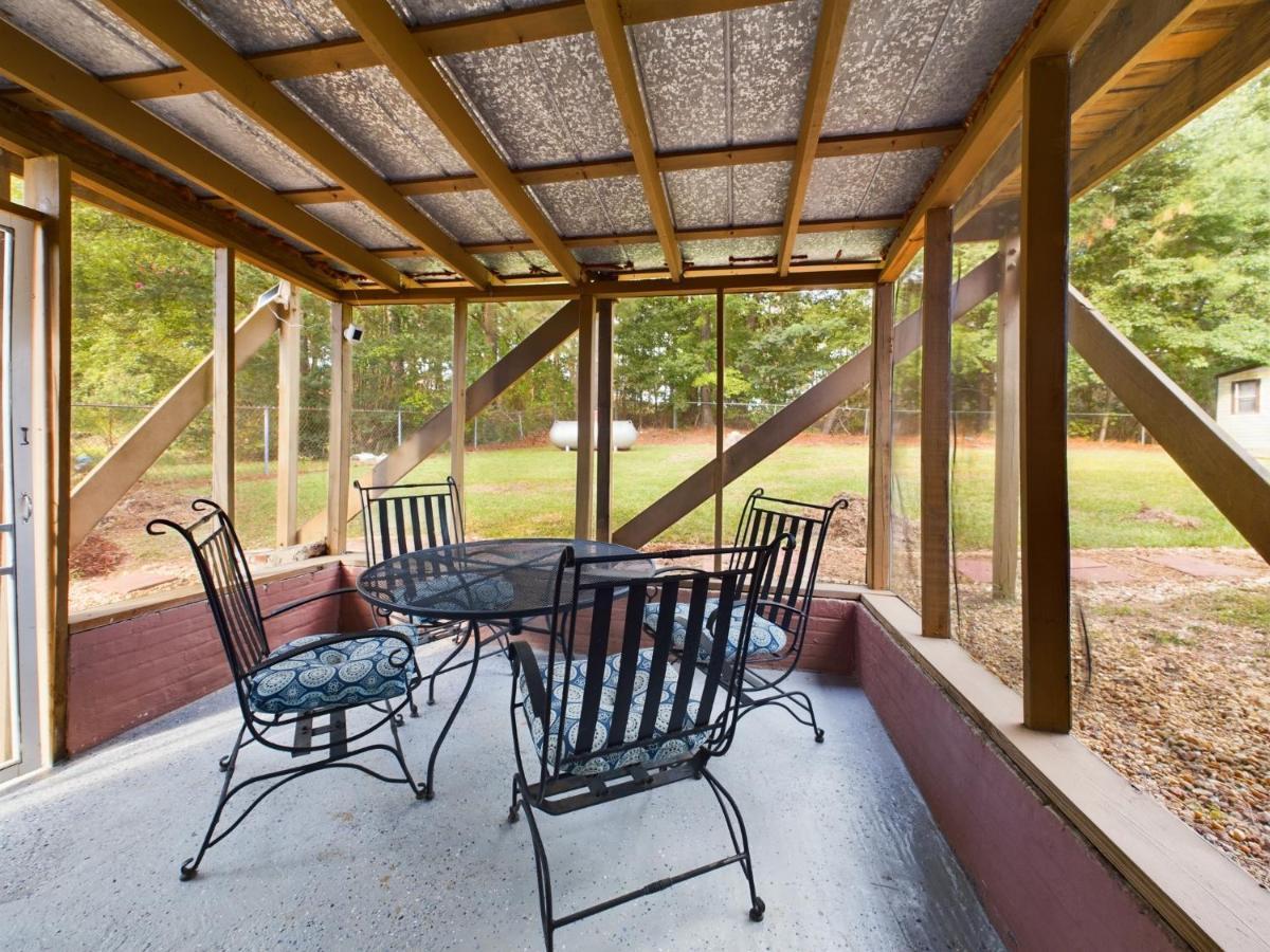 Pine Forest Zen Cottage - 10 Min To Fort Bragg Fayetteville Exteriör bild